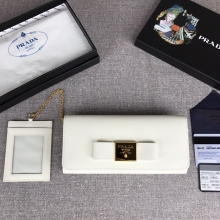 原单代购级PRADA女士翻盖钱夹配链条和两个信用卡插袋1MH132白色/方块蝴蝶结