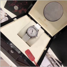 百达翡丽AQUANAUT5067系列不锈钢镶钻石英机芯夜光效果Calatrava十字星手表