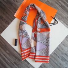 Hermes爱马仕法国官网新款真丝巾拼接的马图案140厘米方巾围巾