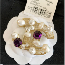 21新款CHANEL香奈儿紫色水晶珍珠胸针