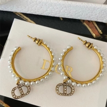 Dior复古珍珠圈cd字母耳环